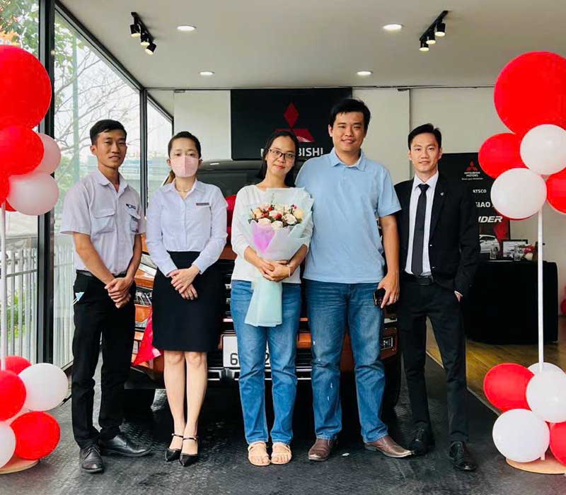 Hình ảnh hoạt động tư vấn xe tại Long An